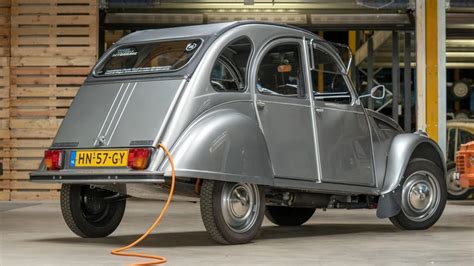 Mira este Citroën 2CV eléctrico con alma de Nissan Leaf