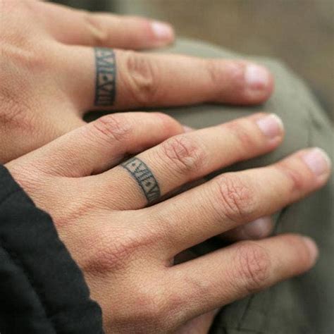 40 Unique Wedding Ring Tattoos For Couples 2021 Yourtango