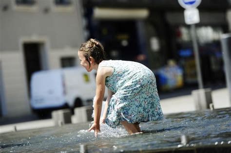 Se baigner dans les fontaines faire pipi derrière un arbre travailler