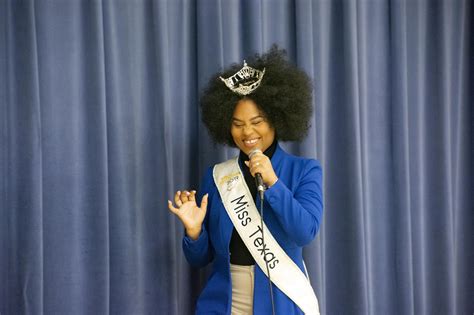 Miss Texas 2019 Makes Memorable Appearance At Rockbrook Elementary