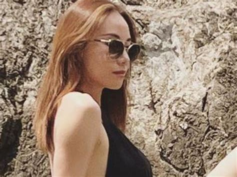 HK Actress Stephy Tang Posts Sexy Swimsuit Pic To Thank Fans For