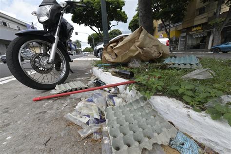 Prefeitura Busca Identificar Empresa Que Descartou Lixo Em Canteiro Da