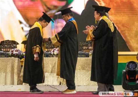 Dinilai Berjasa Gus Halim Dapat Gelar Profesor Kehormatan Unesa Ini