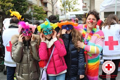 Andria Festa Della Pentolaccia Con I Giovani Della Croce Rossa