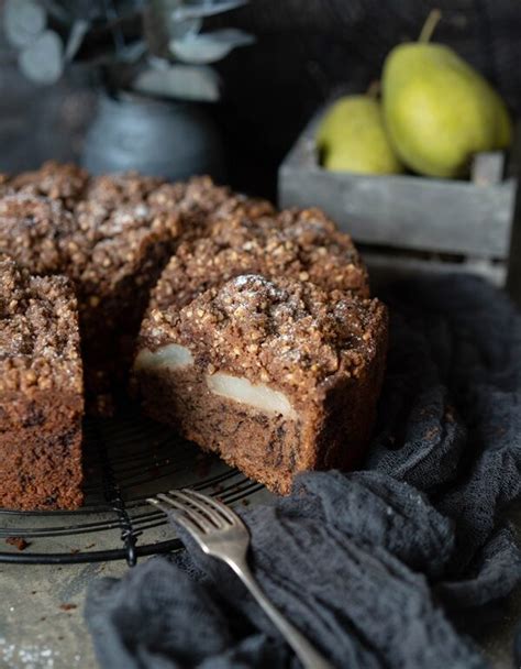 Saftiger Schokoladen Birnenkuchen Mit Schoko Streuseln Zimtkeks Und