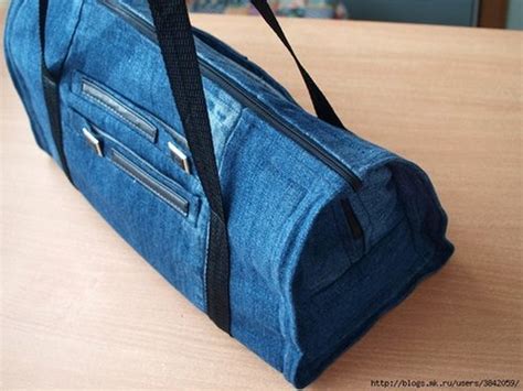 17 Upcycled Denim Jeans Bag And Purses DIYS