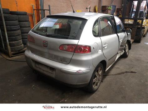 Seat Ibiza III 1 4 16V 75 Épave 2005 Gris