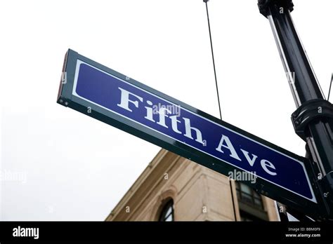 Fifth Avenue Street Sign New York Stock Photo Alamy