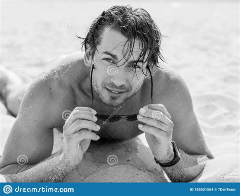 Hombre Guapo En Verano Chico Sexy De Vacaciones Foto De Archivo Imagen De Hermoso Individuo