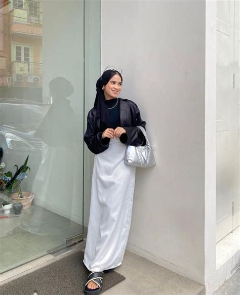 11 Inspirasi Outfit Monokrom Hijab Ala Aisyah Ibrahim