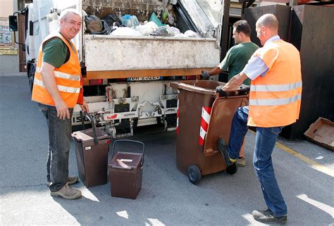 Rifiuti Il Porta A Porta Di Carta E Plastica Si Estende A Tutto Il Centro