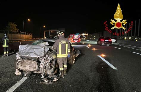 Autostrada A Incidente Nella Notte Dopo Grandate Schianto Fra Auto