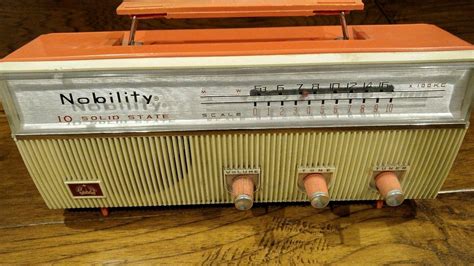 Vintage Nobility 10 Solid State Transistor Radio 1799460381