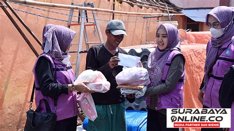 Ketua PKK Sidoarjo Saadah Muhdlor Berikan Bantuan Susu Hingga Pampers