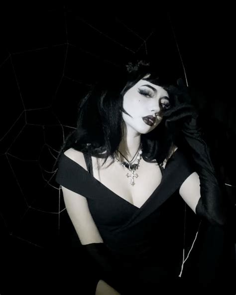 Pin By Annabel On Dark Feminine Mood ೃ༄ Goth Beauty Goth Aesthetic Romantic Goth