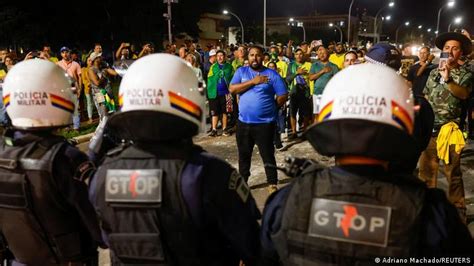 Brasil Protesta Bolsonarista Deja Veh Culos Incendiados En Brasilia