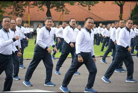 Komandan Sttal Hadiri Olahraga Bersama Hut Ke Kowal Tahun Sttal