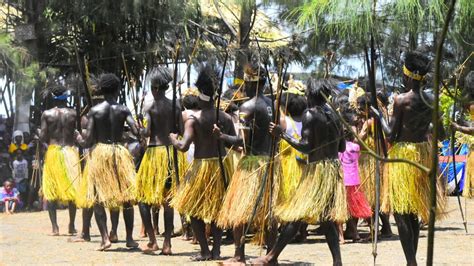 Tarian Musisi Pengisi Acara Penutupan Festival Negeri Ombak