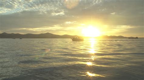 Vidéo de stock Premium Vue imprenable sur le coucher de soleil depuis