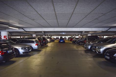 Parken Mit Shuttle Am Flughafen Stuttgart Urlaubsparker