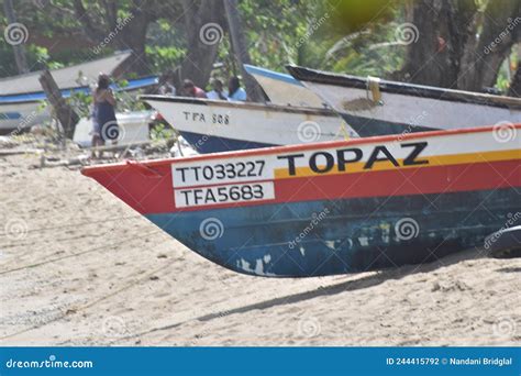 Pirogues De Pesca Ou Barcos De Pesca Em Baía Salina Toco Trinidad E