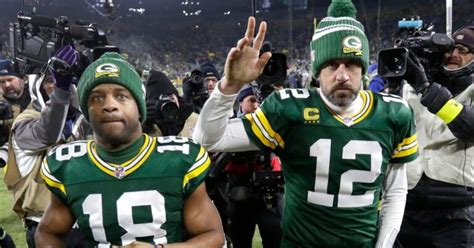 Aaron Rodgers Reveals Who He Still Keeps Up With In Green Bay Packers