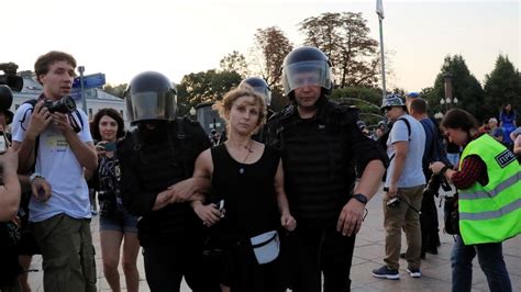 Участница Pussy Riot Мария Алёхина арестована на суток