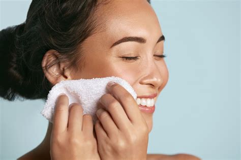 The Best Washcloths For Faces According To Dermatologists