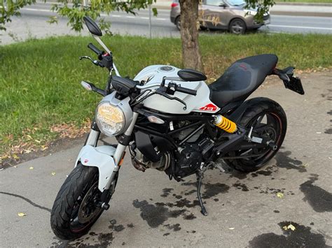 Купить б у Ducati Monster 797 инжектор 6 передач в Москве белый naked bike 2019 года по цене