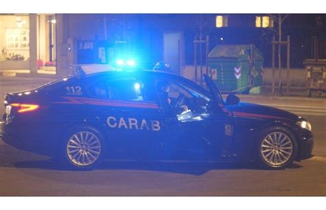 Ponticelli Sorpresi Dai Carabinieri Mentre Spingono Uno Scooter Rubato