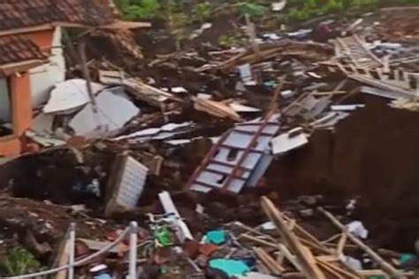 PRAY FOR GARUT Mulai Ada Laporan Akibat Gempa Garut Tadi Sore Rumah