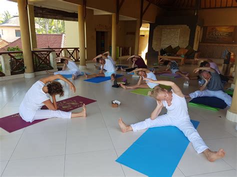 La Ginnastica Posturale Yoga Per Ridare Al Corpo E Alla Schiena La