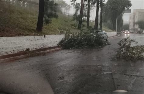 Temporal Provoca Falta De Energia E Afeta O Abastecimento Em Cidades E