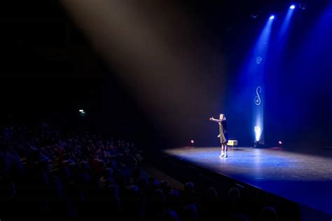 Retour sur Sandrine Sarroche Théâtre de la Fleuriaye