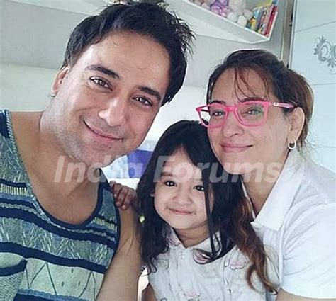 Rakshanda Khan Husband and Daughter Photo