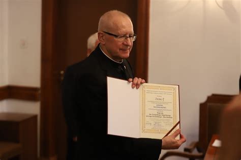 Kraków Ksiądz prof Jan Machniak z Nagrodą im Jerzego Ciesielskiego