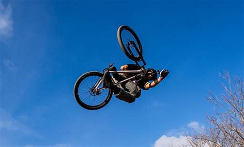 Dirt Bikes for Dirt Jump & Slopestyle | CANYON AU