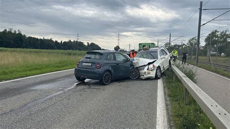 Unfall In Wildegg Cadillac Und Fiat Krachen Frontal Zusammen