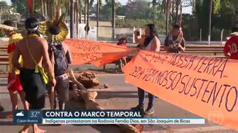 Indígenas protestam na Rodovia Fernão Dias contra o Marco Temporal