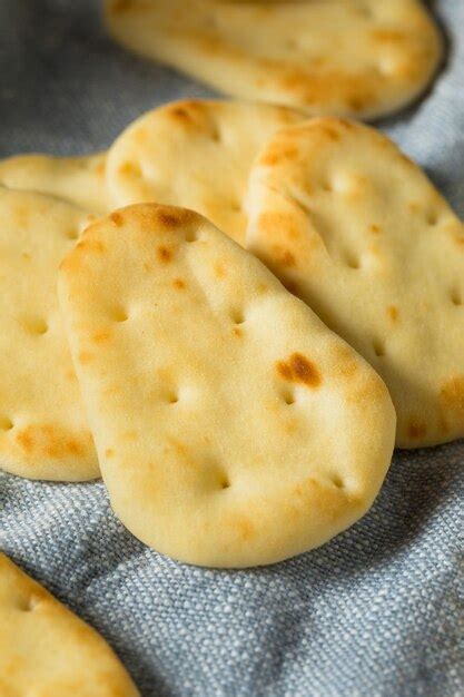 Premium Photo Organic Homemade Mini Naan Flatbread