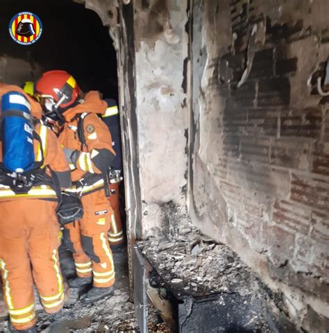 Es Una Mujer Sufre Quemaduras En El Incendio De Una Vivienda En