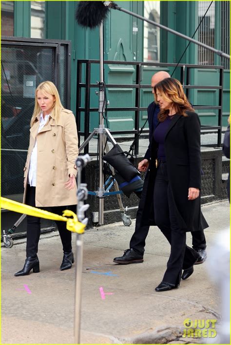 Mariska Hargitay Christopher Meloni Reunite With Kelli Giddish For