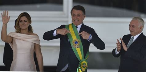 Michelle Bolsonaro Discursa Em Libras Antes De Marido Ba De Valor