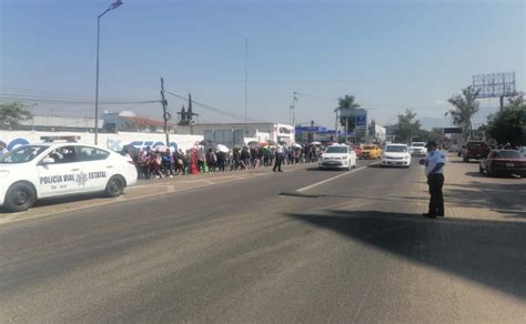 Integrantes De CNTE Bloquean Accesos Al Aeropuerto De Oaxaca