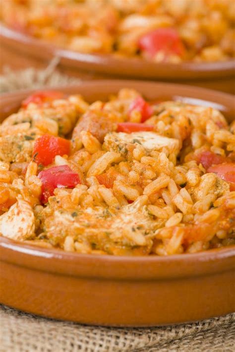 Kreolischer Jambalaya Mit Garnelen Und Wurstnahaufnahme Vertikale