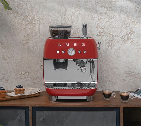 Smeg Machine Expresso Avec Moulin Int Gr Egf Rdeu Rouge