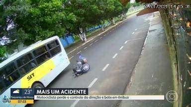 Bom Dia Minas Motociclista Perde O Controle Da Dire O E Bate Em