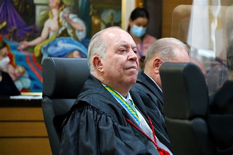 TJES Pleno do Tribunal de Justiça faz homenagem ao desembargador