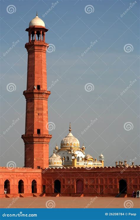 Minaret Of The Badshahi Mosque Editorial Stock Image Image Of Arabic