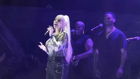 Christina Aguilera Wows With First Performance Of Hurt In Years